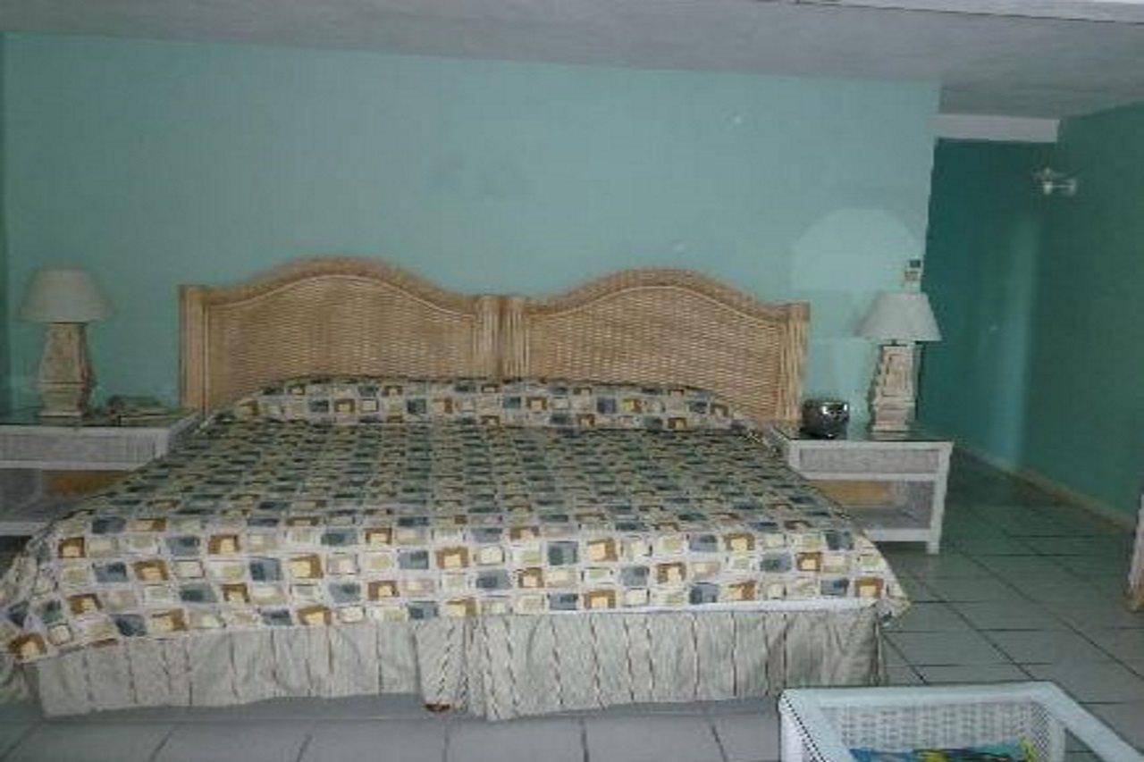 Trade Winds Hotel Dickenson Bay Buitenkant foto