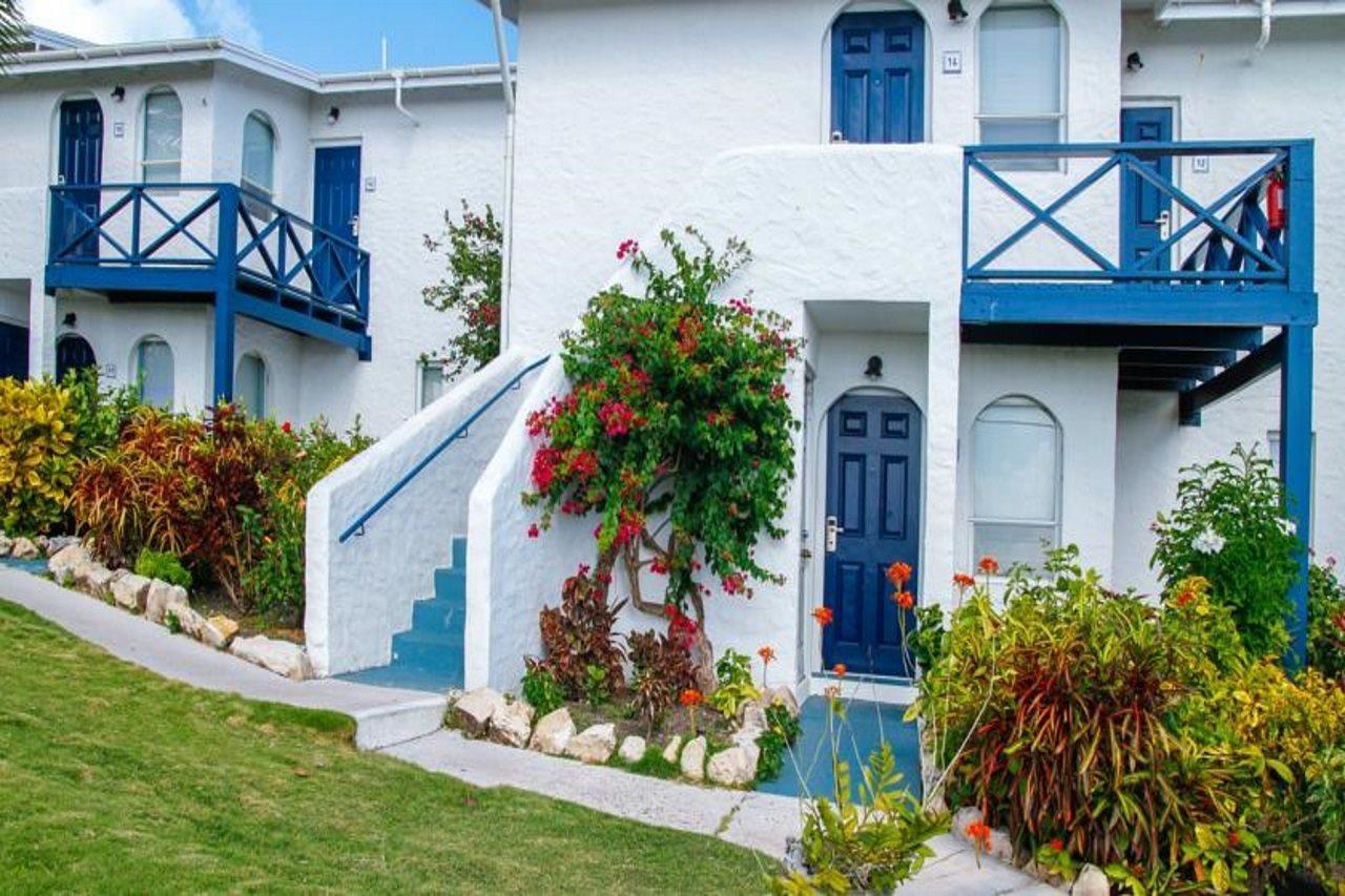 Trade Winds Hotel Dickenson Bay Buitenkant foto
