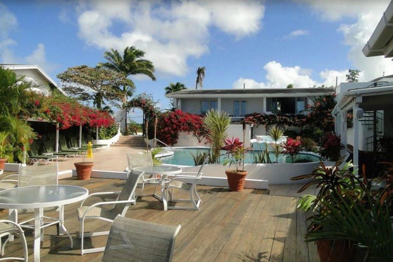 Trade Winds Hotel Dickenson Bay Buitenkant foto