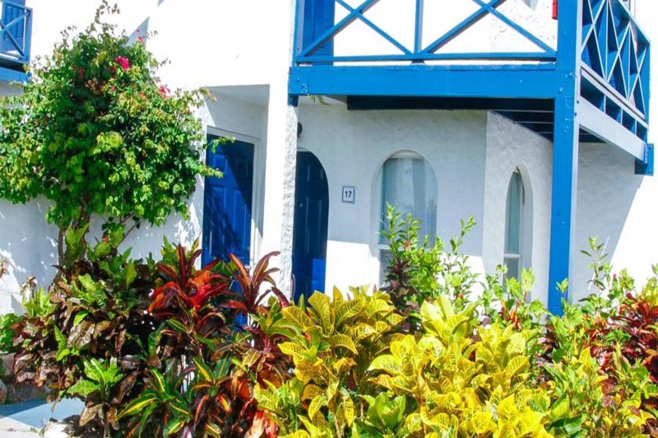 Trade Winds Hotel Dickenson Bay Buitenkant foto