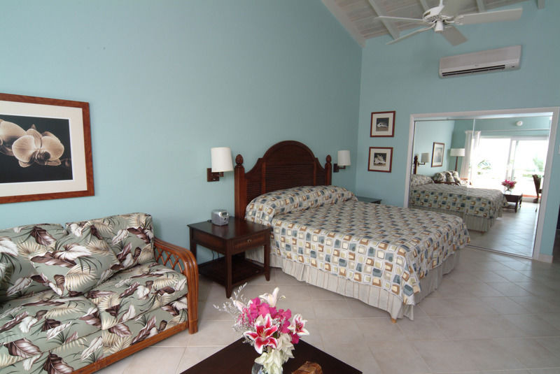 Trade Winds Hotel Dickenson Bay Buitenkant foto