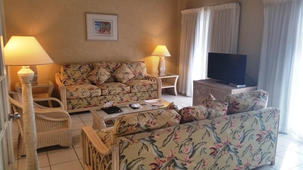 Trade Winds Hotel Dickenson Bay Buitenkant foto
