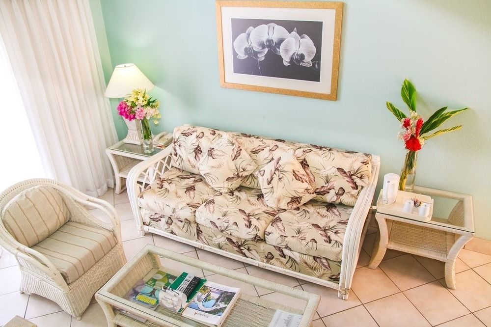 Trade Winds Hotel Dickenson Bay Buitenkant foto