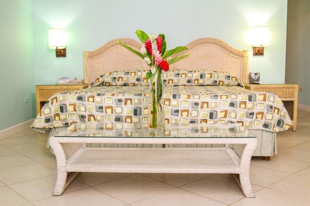 Trade Winds Hotel Dickenson Bay Buitenkant foto