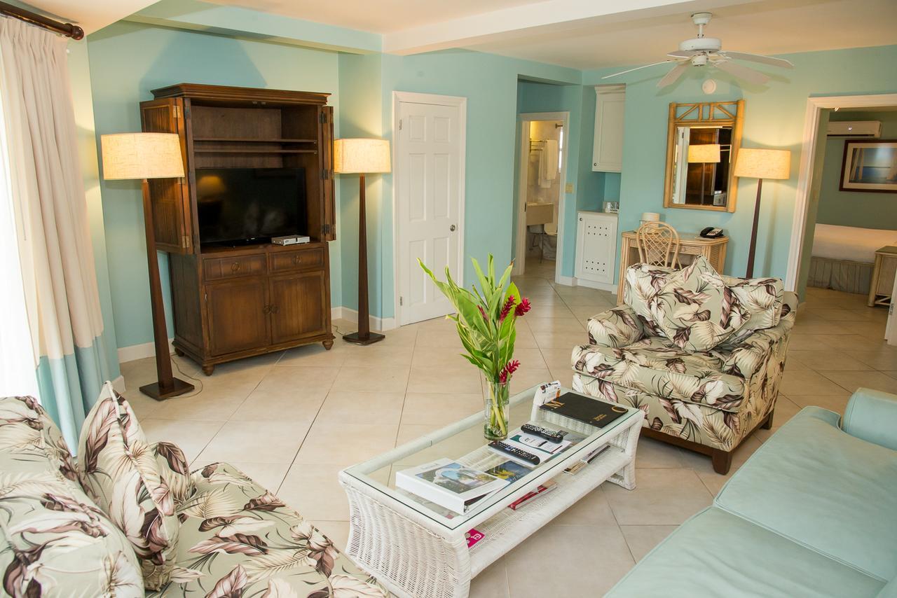 Trade Winds Hotel Dickenson Bay Buitenkant foto