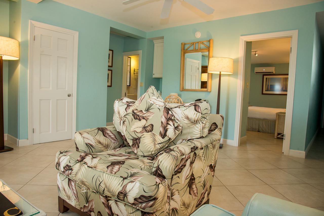 Trade Winds Hotel Dickenson Bay Buitenkant foto