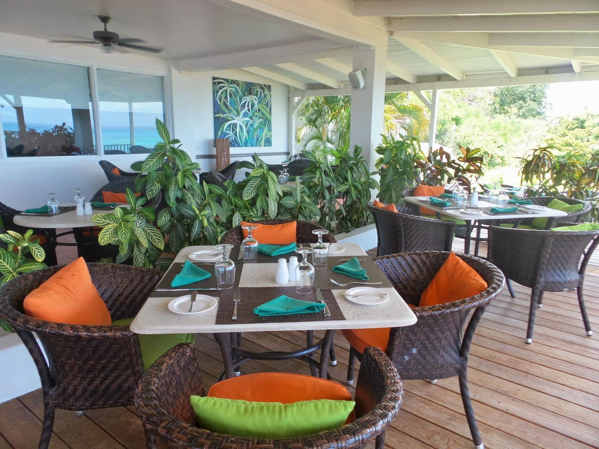 Trade Winds Hotel Dickenson Bay Buitenkant foto